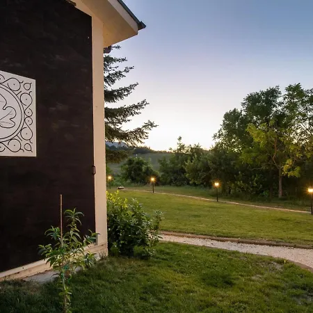 Апартаменты Lovely In With Garden *